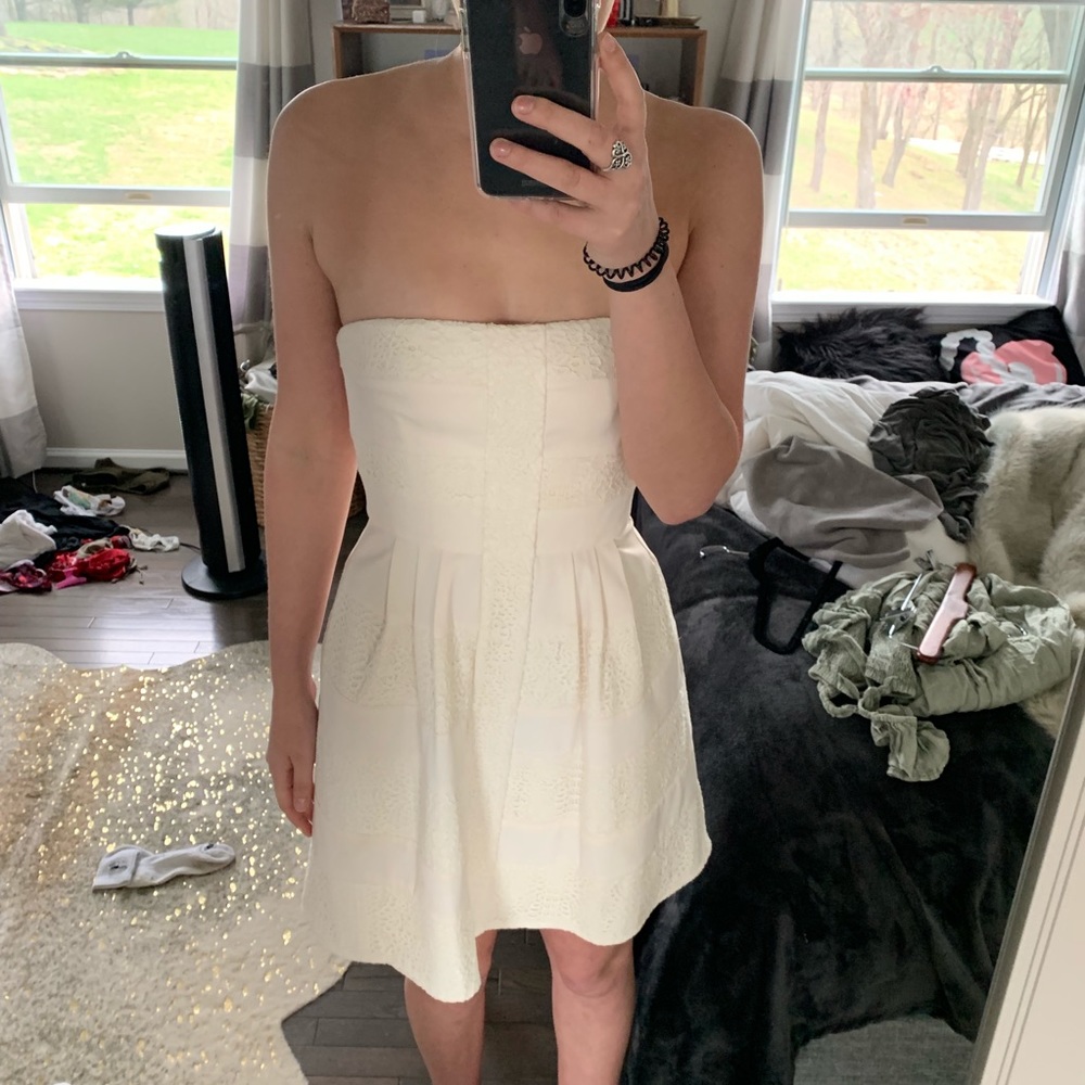 BCBG WHITE STRAPLESS DRESS - Picture 1 of 8